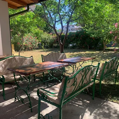 Sea House 펜션 Velipojë